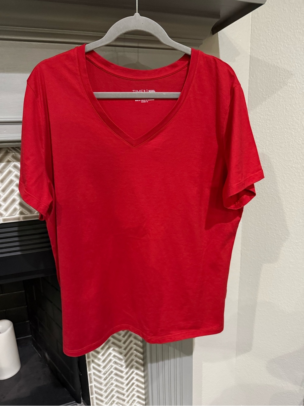 Time and Tru Women's Red V-Neck Short Sleeve Tee - Picture 1 of 1